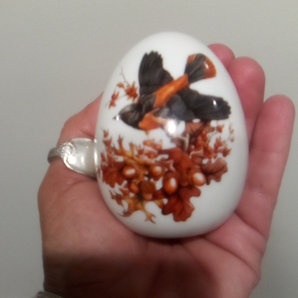 Avon Limited Edition Season Eggs 1984 - Picture 9 of 13